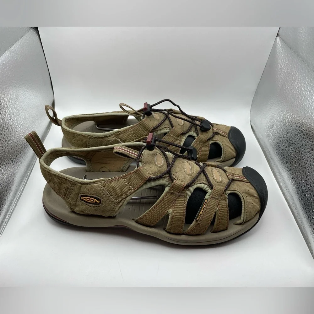 Keen men’s hiking tan leather sandals size 7.5